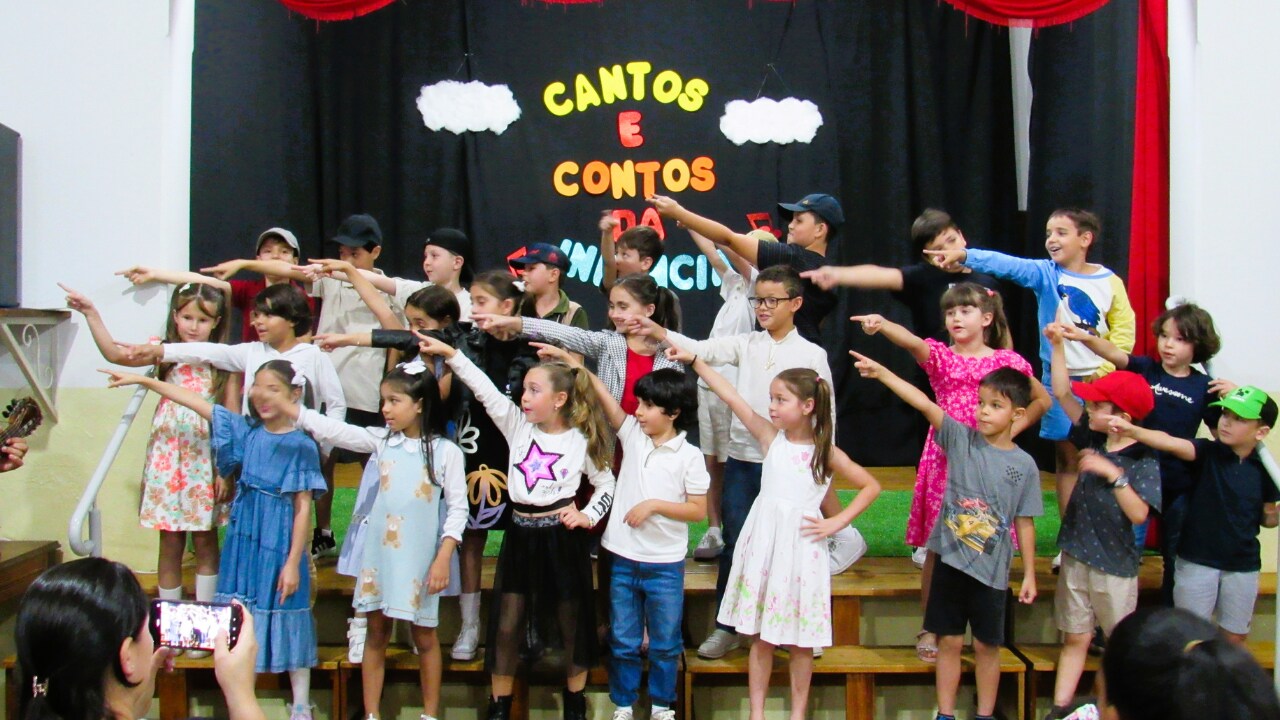 Cantos e Contos da Infância