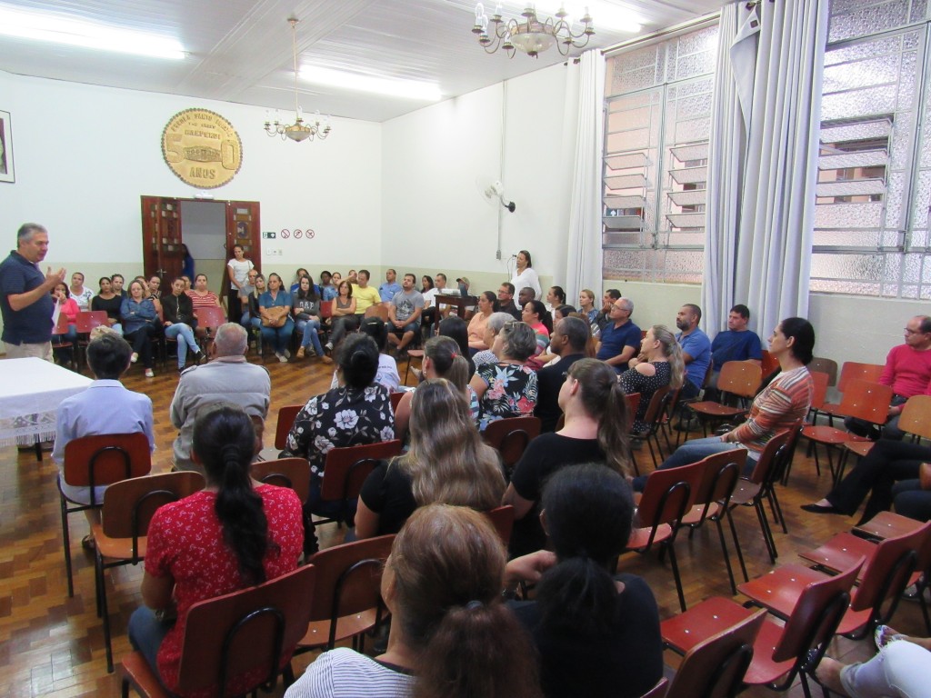 Pais presentes na escola